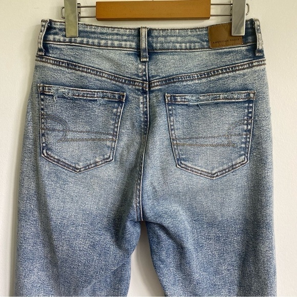 AMERICAN Eagle Stretch Mom Straight Jeans in Light Wash Denim • US 4 - Picture 6 of 14